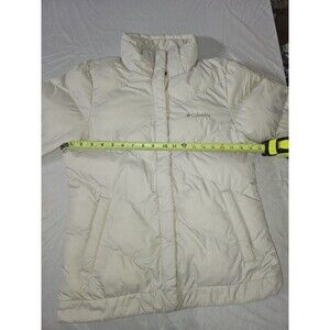 Creamy White Columbia Ladies Jacket. Size Small  Great Condition outdoor hike